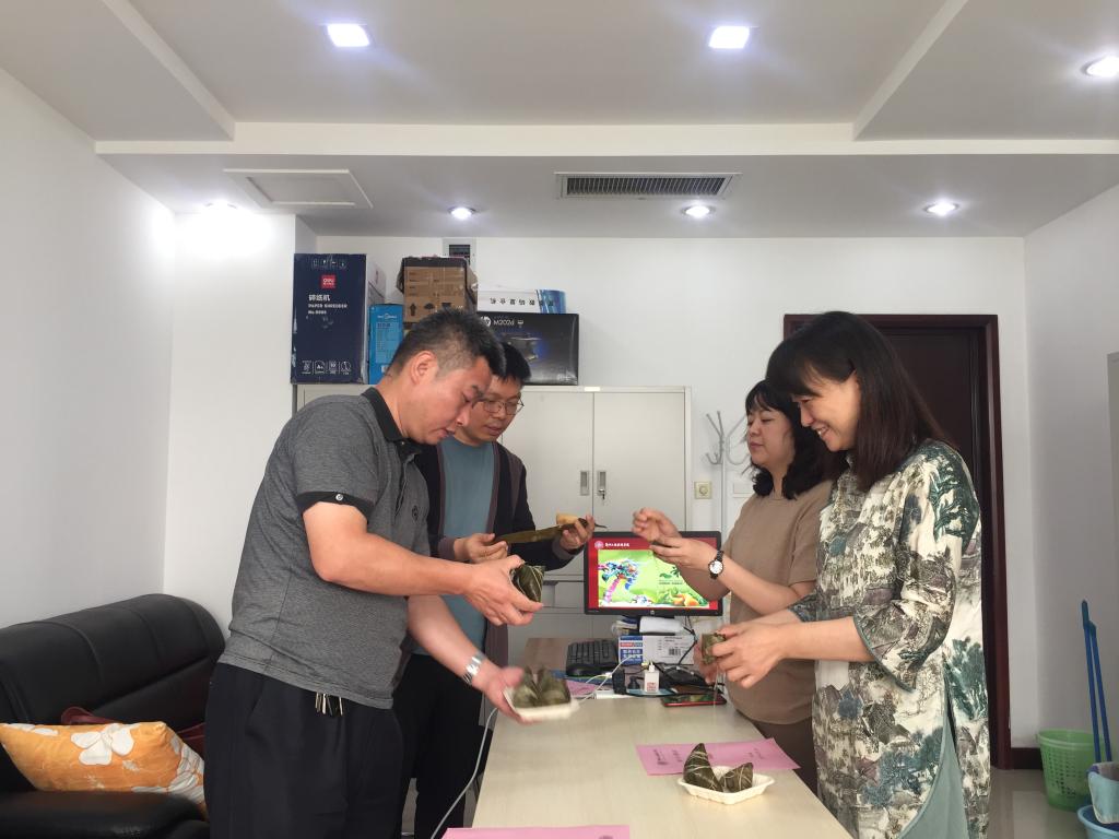 品尝粽子 品尝粽子